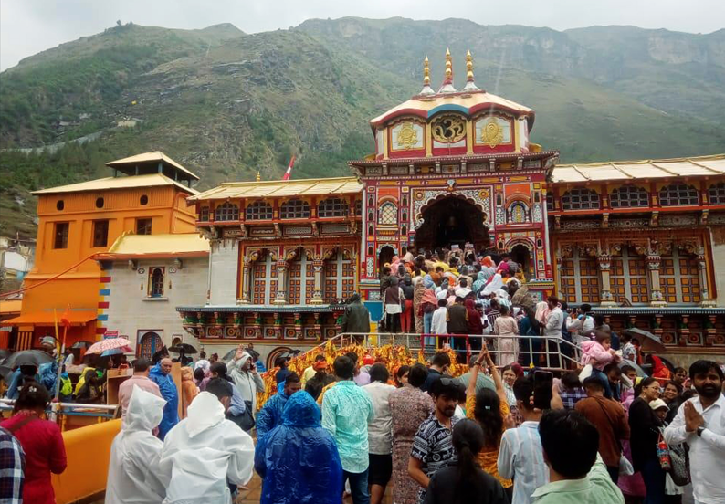 How to Manage Long Queues at Kedarnath and Badrinath Temples?